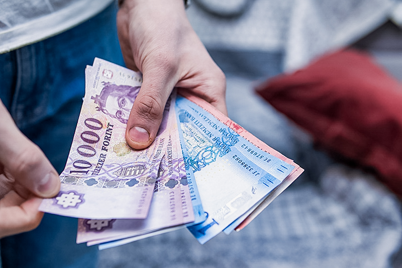 Vooraf Hongaarse forinten bestellen